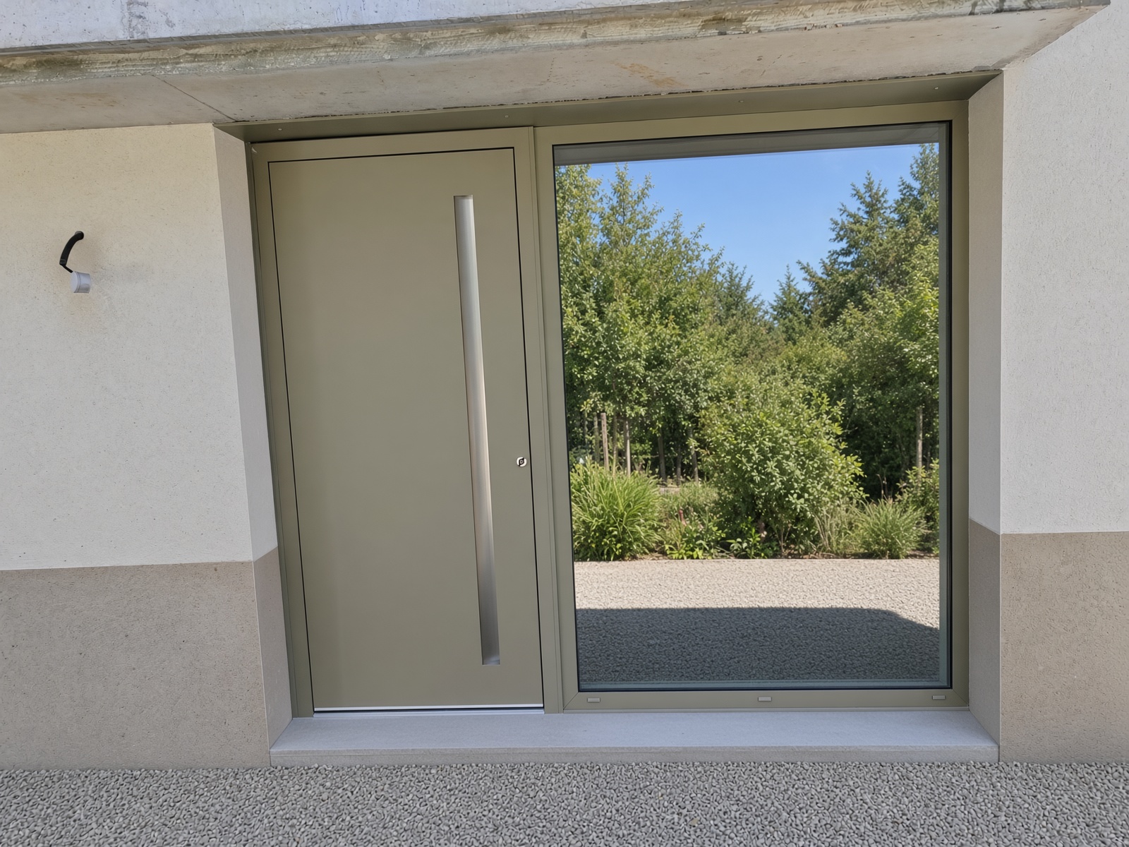 Porte aluminium beige, bandeau lumineux et fixe vitrée